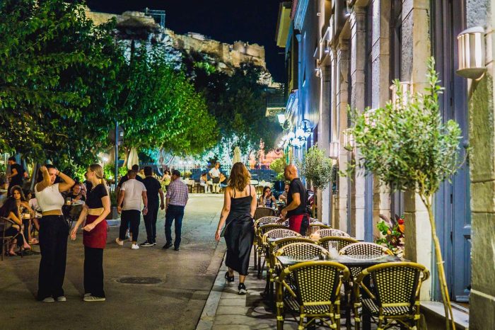 Outdoor seating at L'Amiral restaurant in Plaka, Athens